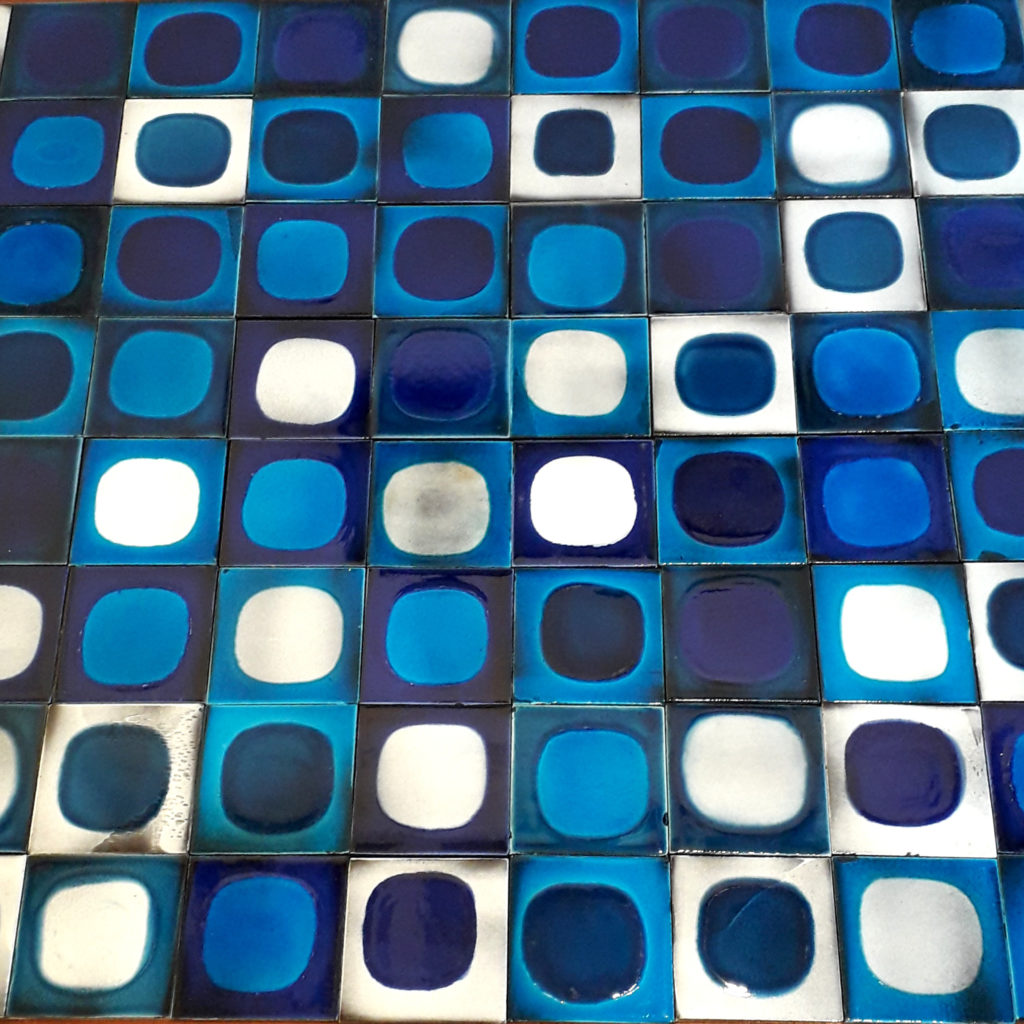 Série de 140 carreaux en céramique par Roger Capron (1922-2006) sur Circa51