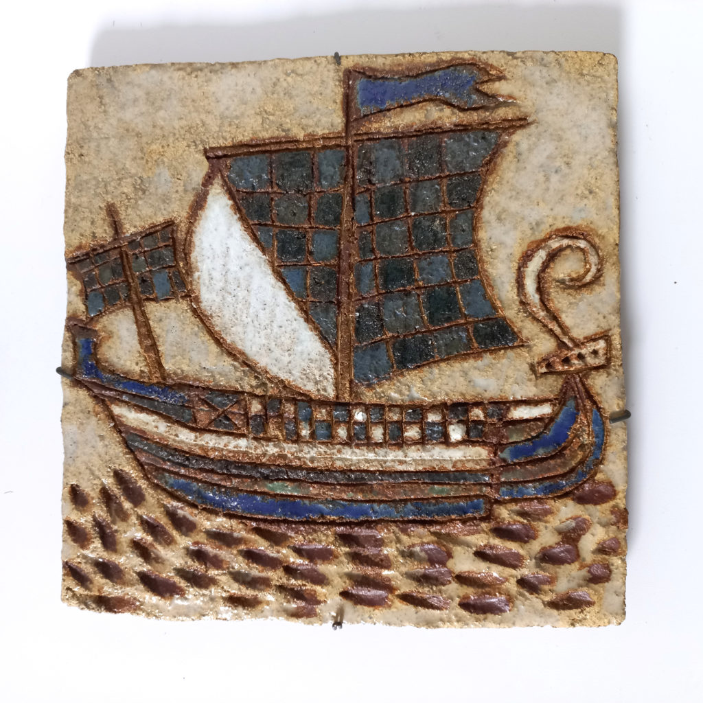 Paire de bas-reliefs en céramique par Les Argonautes, Vallauris sur Circa51