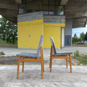 Paire de chaises par Pierre Guariche sur Circa51