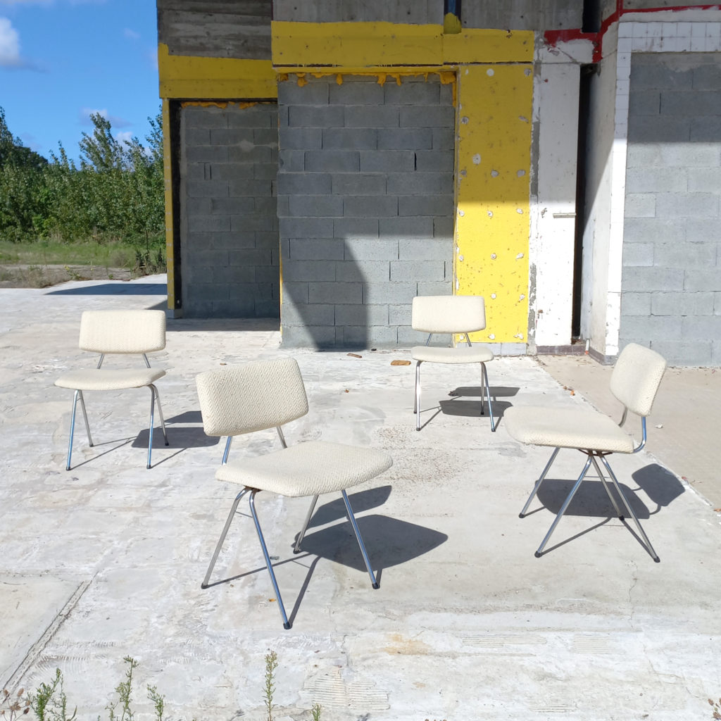 Chaises Compas par Pierre Guariche sur Circa51
