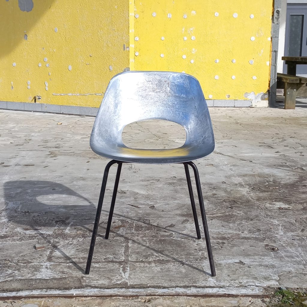 Chaise Tulipe par Pierre Guariche sur Circa51