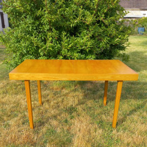 Table par l'A.R.P. sur Circa 51