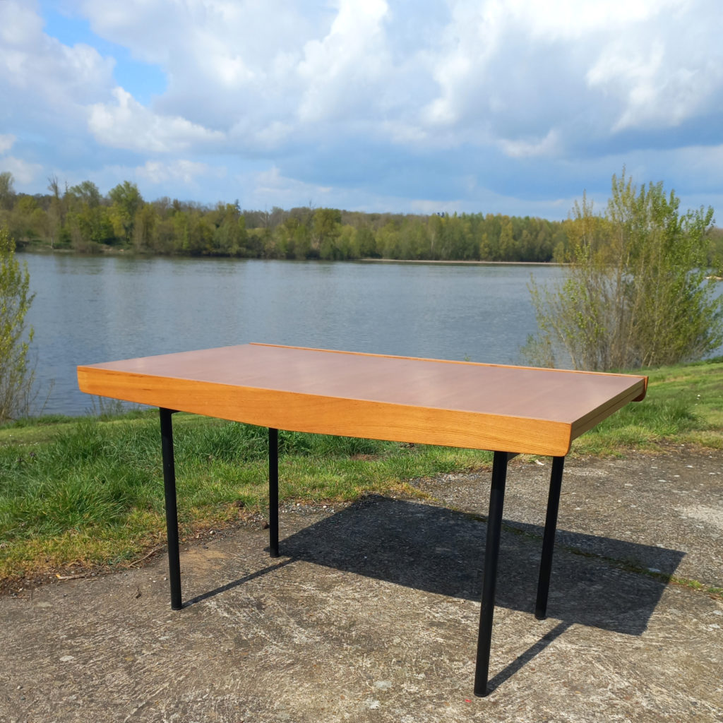Table par Pierre Guariche sur Circa51