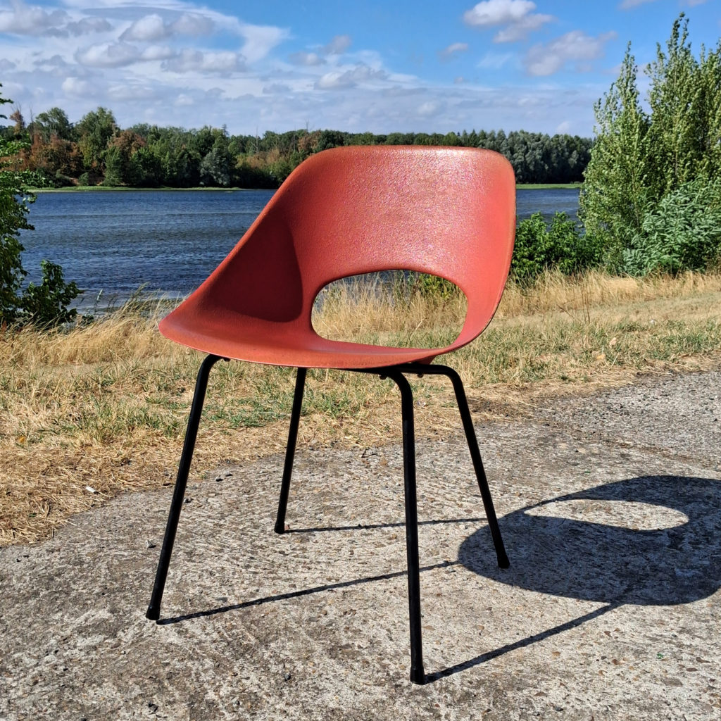 Chaise Tulipe par Pierre Guariche sur Circa51