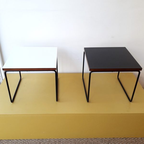 Paire de tables Japonaise par Pierre Guariche sur Circa51
