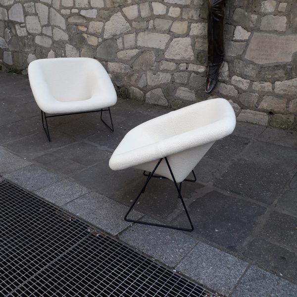 Paire de fauteuils Corb par Atelier de Recherches Plastiques sur Circa51