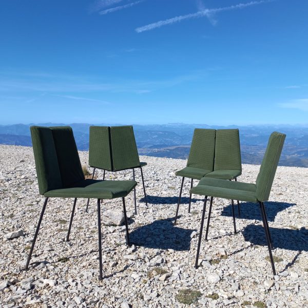 Quatre chaises 4 faces par Pierre Guariche sur Circa51