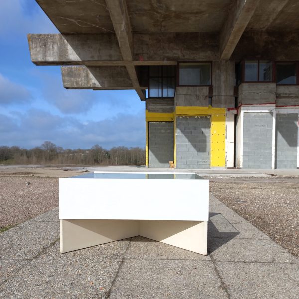 Table basse Aquilon par Pierre Guariche sur Circa51