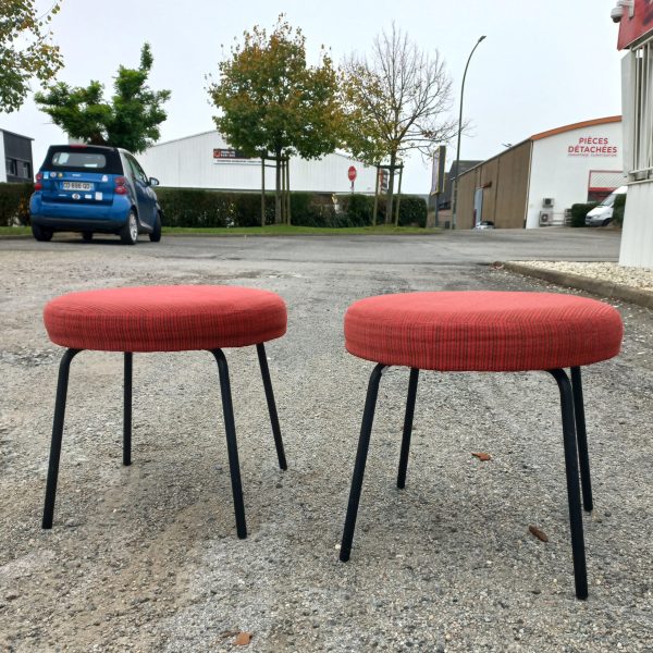 Paire de poufs par Joseph-André Motte sur Circa51