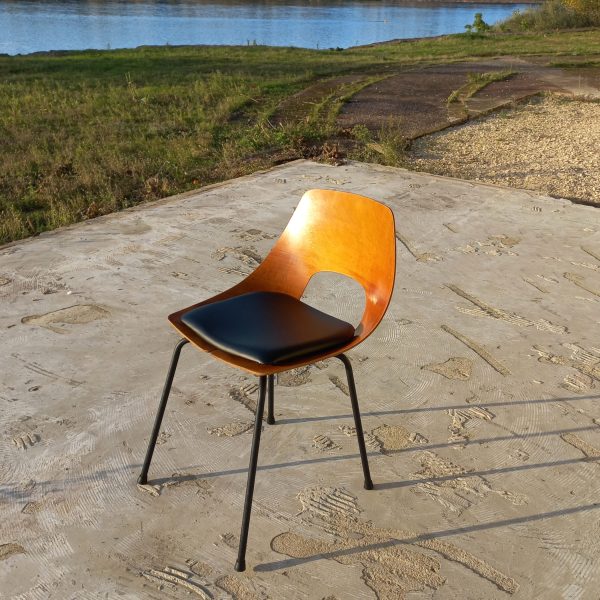 Chaise par Pierre Guariche sur Circa51