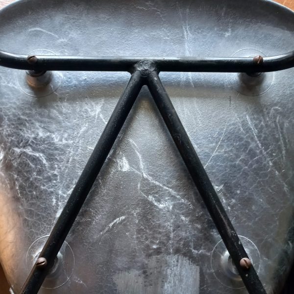 Chaise Tulipe par Pierre Guariche sur Circa51