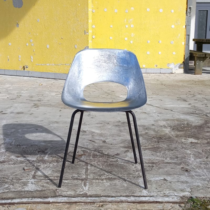 Chaise Tulipe par Pierre Guariche sur Circa51