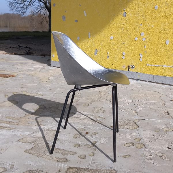 Chaise Tulipe par Pierre Guariche sur Circa51