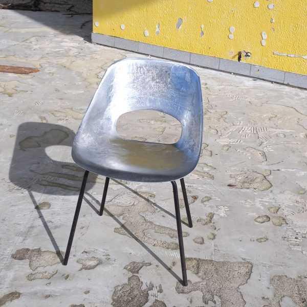 Chaise Tulipe par Pierre Guariche sur Circa51