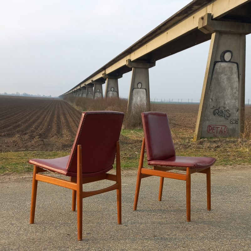 Chaises par Pierre Guariche sur Circa51