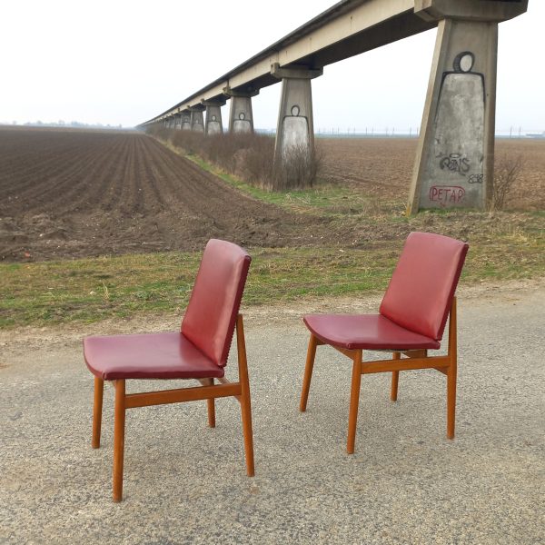 Chaises par Pierre Guariche sur Circa51