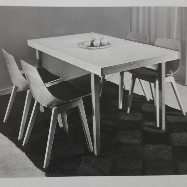 Table par l'A.R.P. sur Circa 51