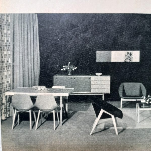 Table par l'A.R.P. sur Circa 51