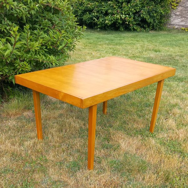 Table par l'A.R.P. sur Circa 51