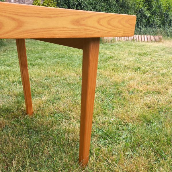 Table par l'A.R.P. sur Circa 51