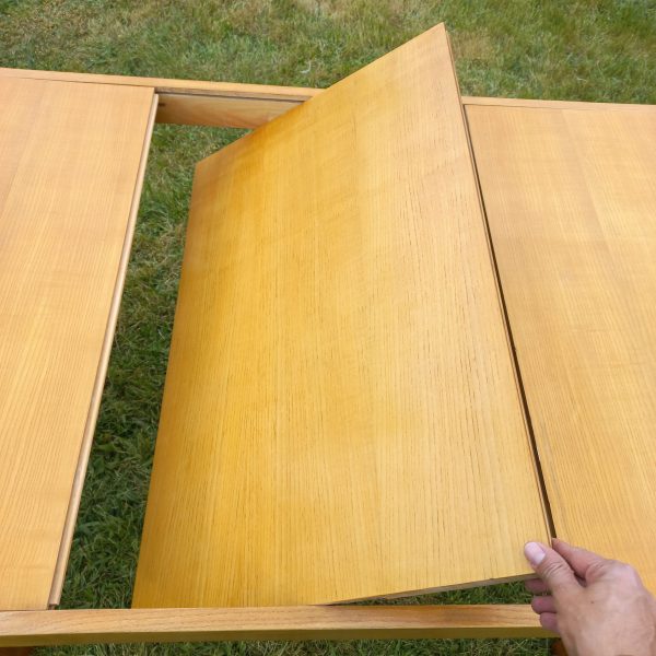 Table par l'A.R.P. sur Circa 51