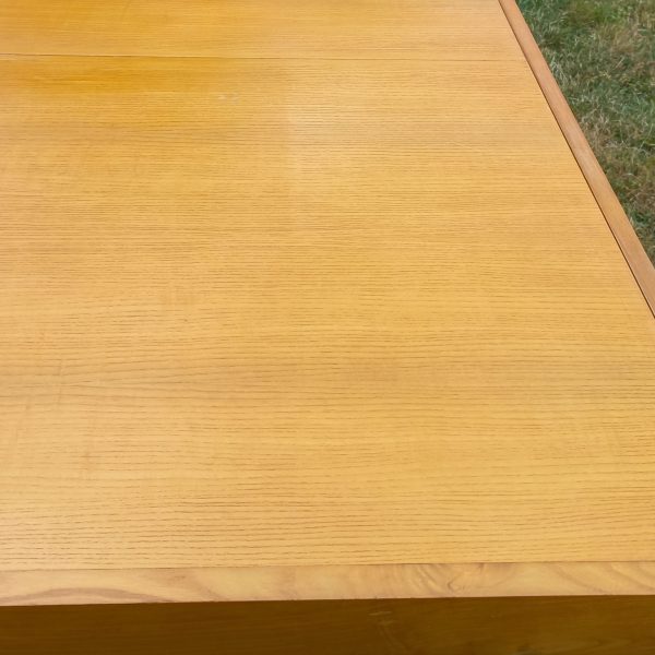 Table par l'A.R.P. sur Circa 51