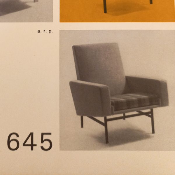 Fauteuils 645 par l'A.R.P. sur Circa51