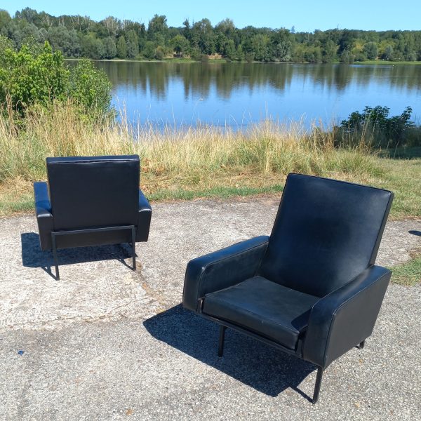 Fauteuils 645 par l'A.R.P. sur Circa51