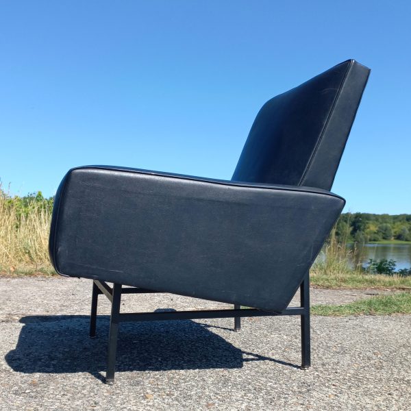 Fauteuils 645 par l'A.R.P. sur Circa51
