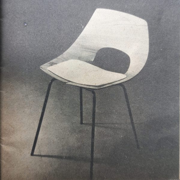 Chaise Tonneau par Pierre Guariche sur Circa51