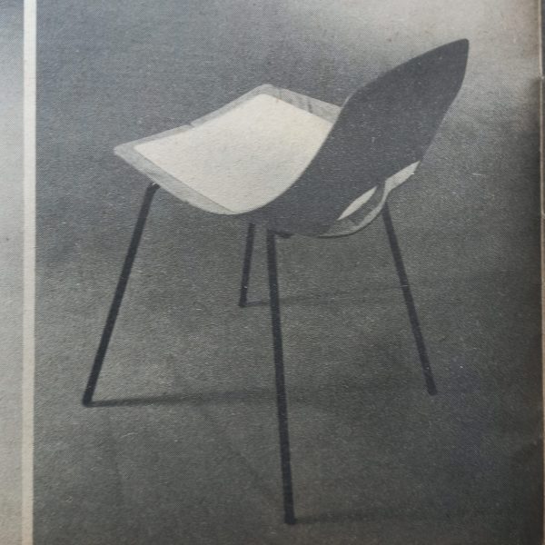 Chaise Tonneau par Pierre Guariche sur Circa51