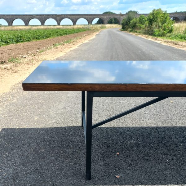 Table basse de André Simard sur Circa 51