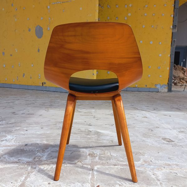 Chaise Tonneau par Pierre Guariche sur Circa51