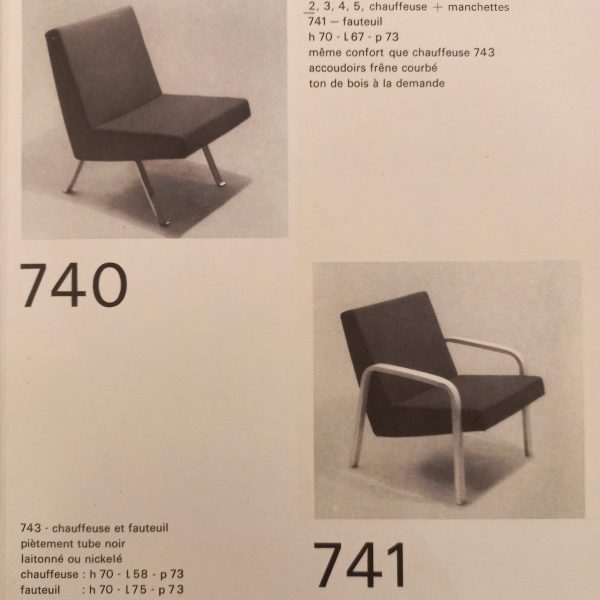 Paire de fauteuils 741 par Joseph-André Motte sur Circa51