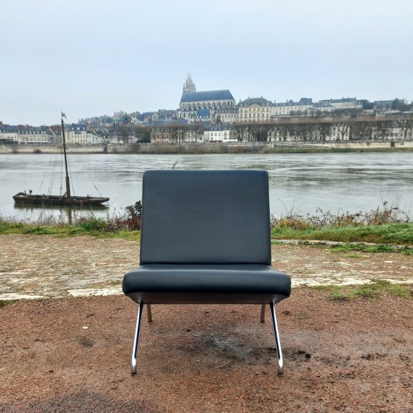 Chauffeuse SG10 par Pierre Guariche sur Circa51