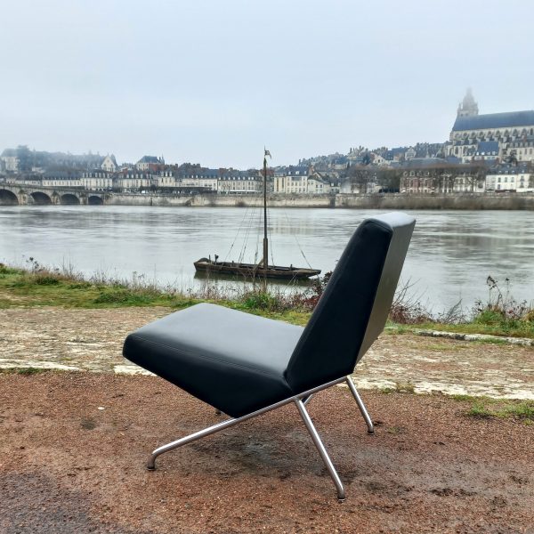 Chauffeuse SG10 par Pierre Guariche sur Circa51