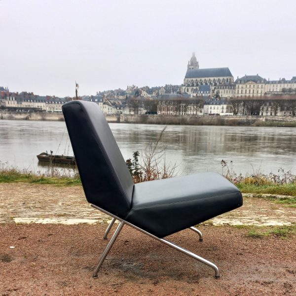 Chauffeuse SG10 par Pierre Guariche sur Circa51