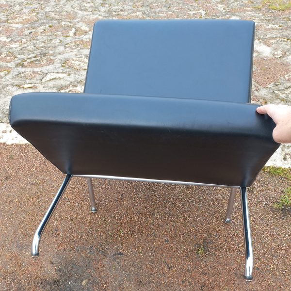 Chauffeuse SG10 par Pierre Guariche sur Circa51