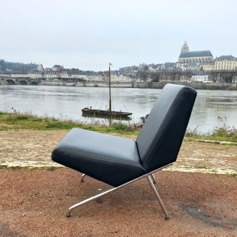 Chauffeuse SG10 par Pierre Guariche sur Circa51