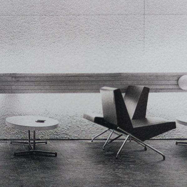 Chauffeuse SG10 par Pierre Guariche sur Circa51