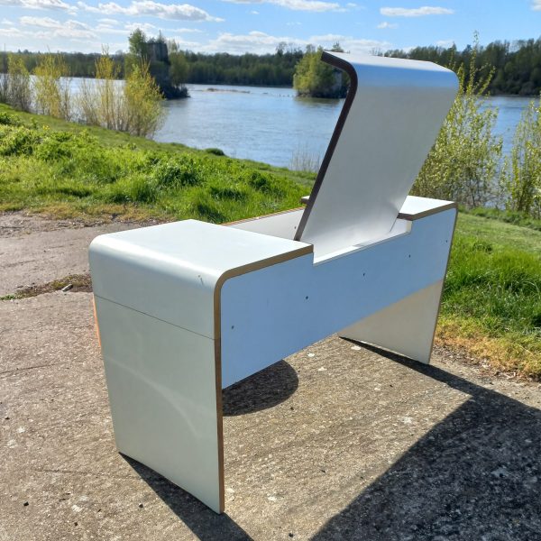 Coiffeuse Vega par Bernard Brunier sur Circa51