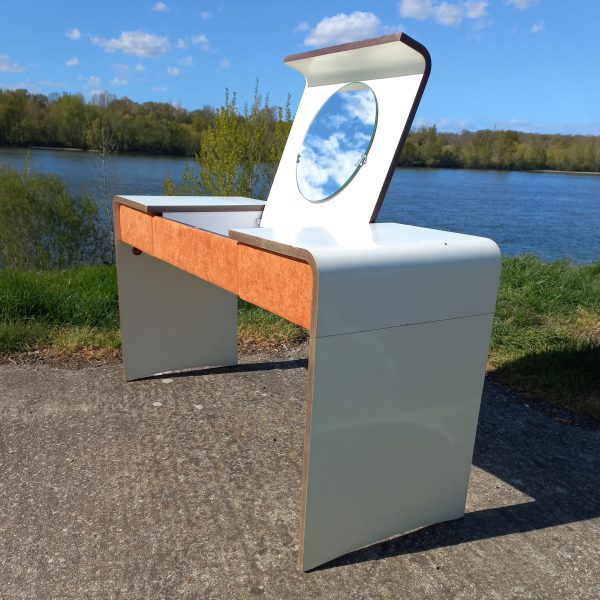 Coiffeuse Vega par Bernard Brunier sur Circa51