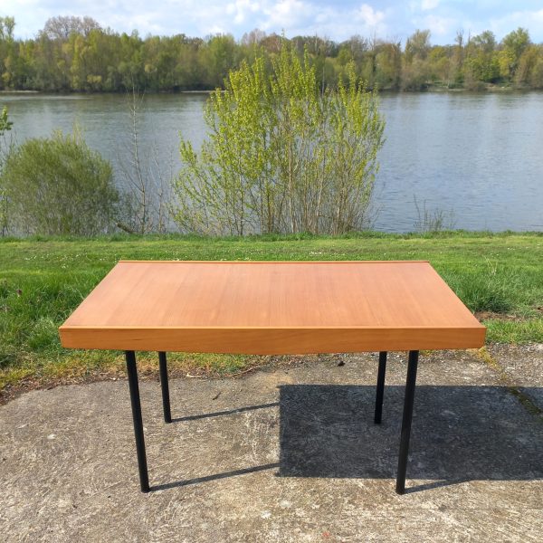 Table par Pierre Guariche sur Circa51