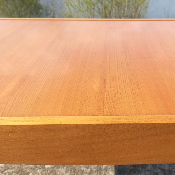 Table par Pierre Guariche sur Circa51