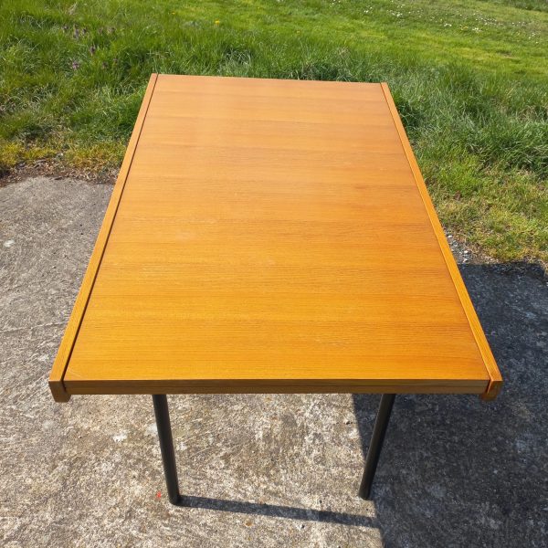 Table par Pierre Guariche sur Circa51