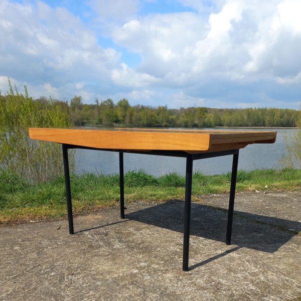 Table par Pierre Guariche sur Circa51