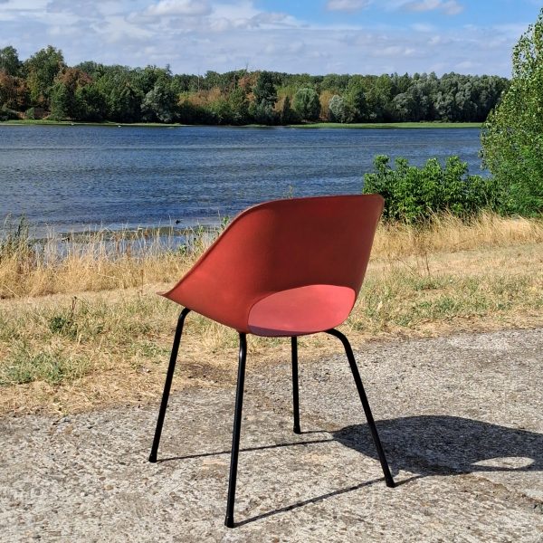 Chaise Tulipe par Pierre Guariche sur Circa51