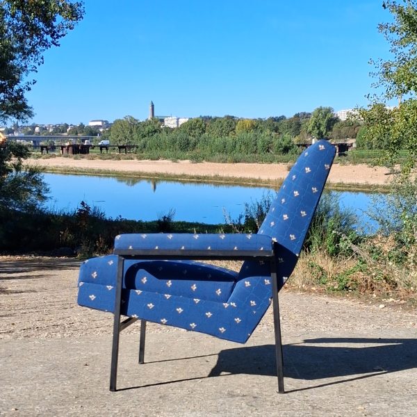 Paire de fauteuils 643 par l'A.R.P. sur Circa51