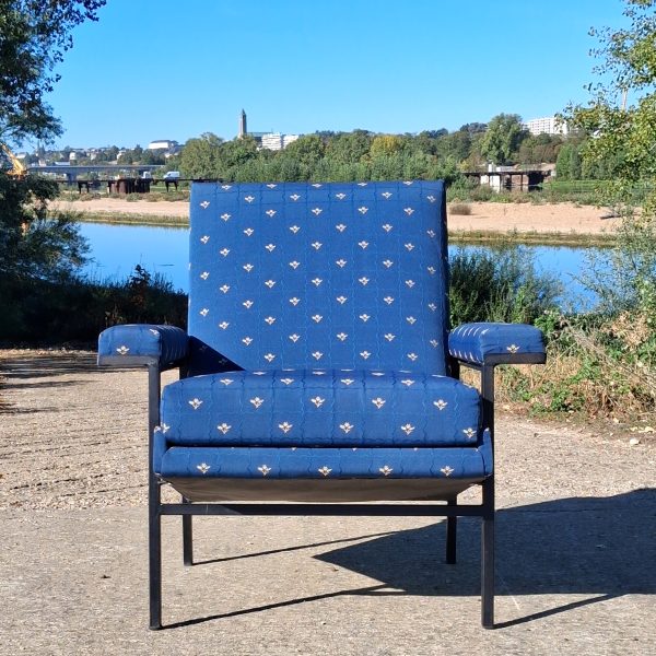 Paire de fauteuils 643 par l'A.R.P. sur Circa51