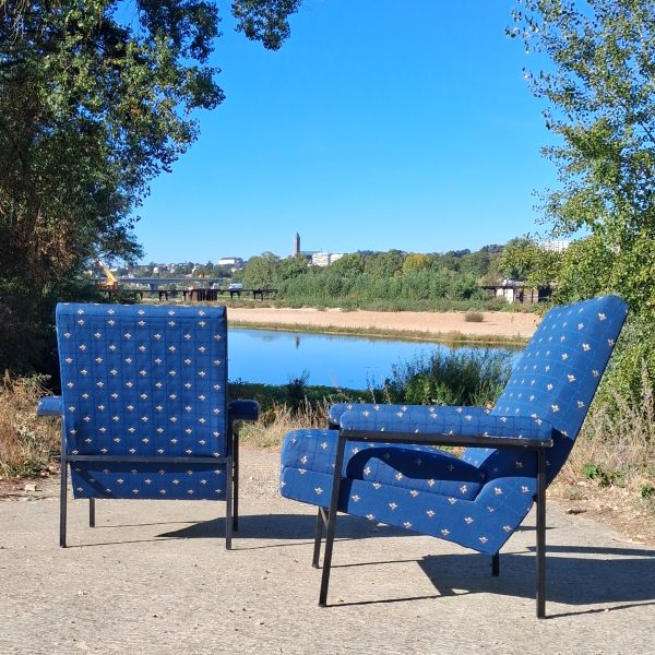Paire de fauteuils 643 par l'A.R.P. sur Circa51
